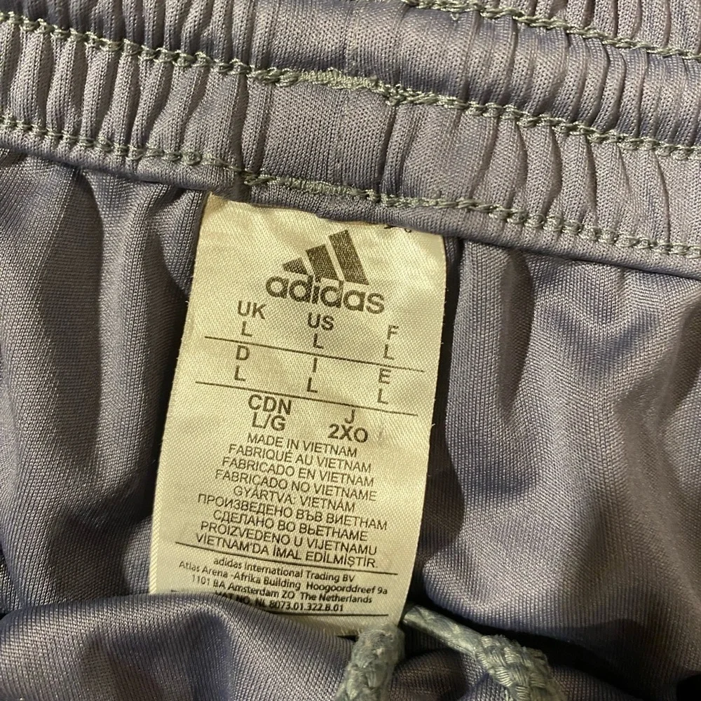 Adidas Men's Gray and Black Athletic Shorts Large (B)